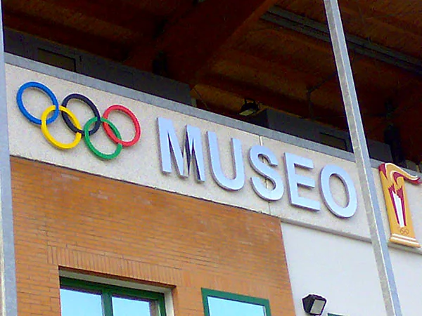 Insegna Museo con anelli olimpici